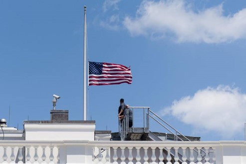 WhiteHouse_Flag_halfstaff_Orlando-Shooting